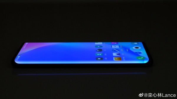疑似vivo NEX 3真机（图取自微博）