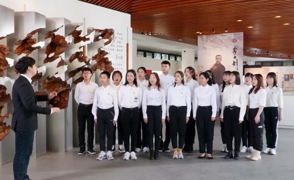北京澳门大学生隔空合唱七子之歌